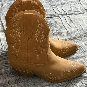 Soda Tan Western Short Boots